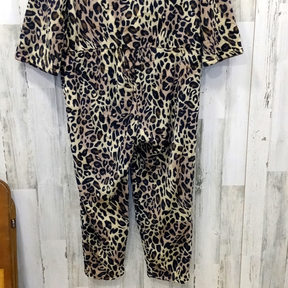 1230 Soft & Cozy Leopard Plush Hooded Onesie - Picture 5 of 8